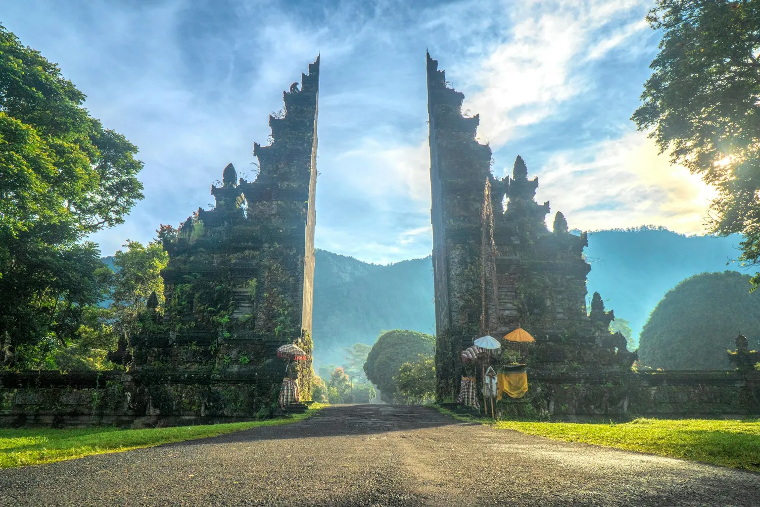 Smaragdgrüne Ebenen und blühende Täler: Das Abenteuer Bali im Frühling Reiseziele im April