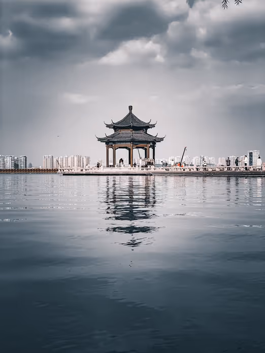 Herbstreise nach Suzhou: Entdecken Sie die Magie der chinesischen Gärten und Seen