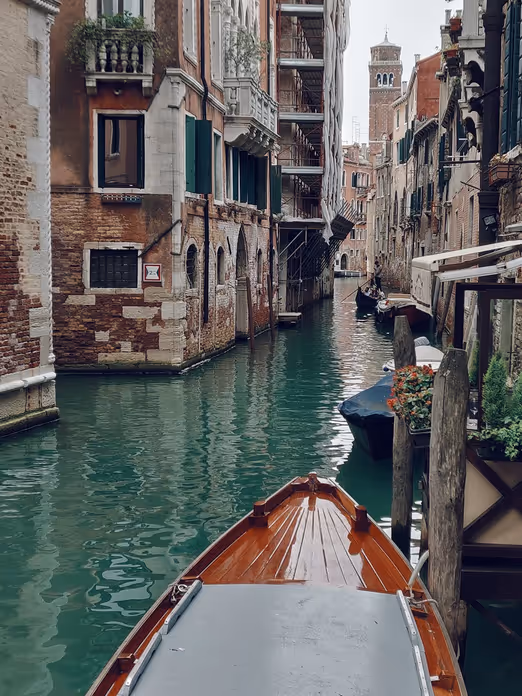 Herbstwalzer in Venedig: Bezaubernde Reise durch Kanäle und Gassen