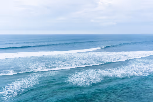 Smaragdgrüne Ebenen und blühende Täler: Das Abenteuer Bali im Frühling