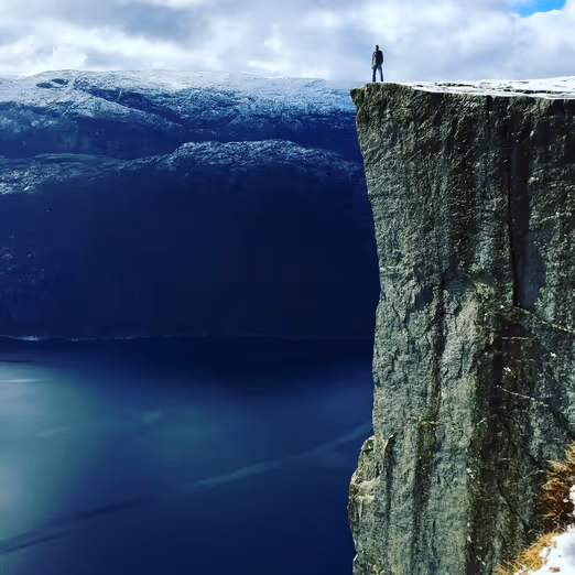 Erkundung des Landes der Mitternachtssonne: Epische Abenteuer in Norwegen und Schweden im Juni
