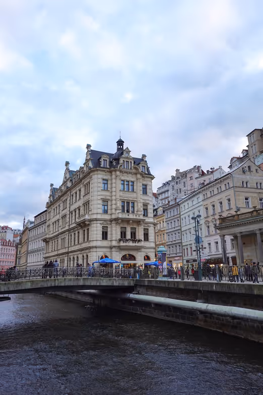 Karlovy Vary: Wo Geschichte auf heilende Gewässer trifft