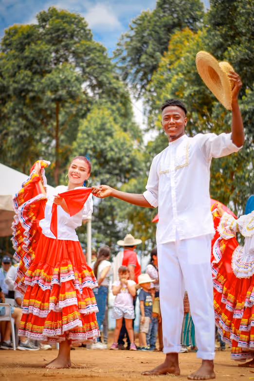 Kolumbiens tropische Rhythmen: Beste Erlebnisse im Sommer