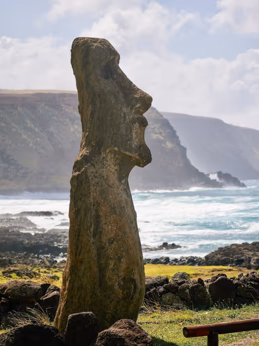 Rätselhafte Osterinsel: Eine Winterreise in die Welt der antiken Statuen und mystischen Landschaften