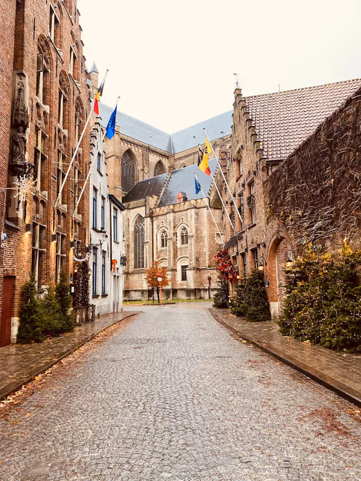 Tauchen Sie ein in die Romantik von Brügge: Das perfekte Abenteuer im September.