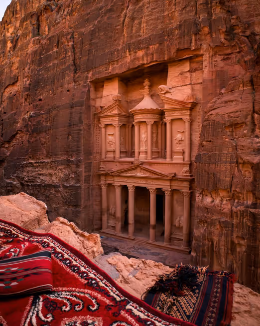 Herbsturlaub: Reise durch die zeitlose Schönheit von Petra und Jordanien