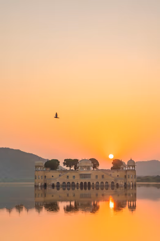 Von sengenden Wiesen zu magischen bunten Märkten: Sommer in Jaipur, Indien